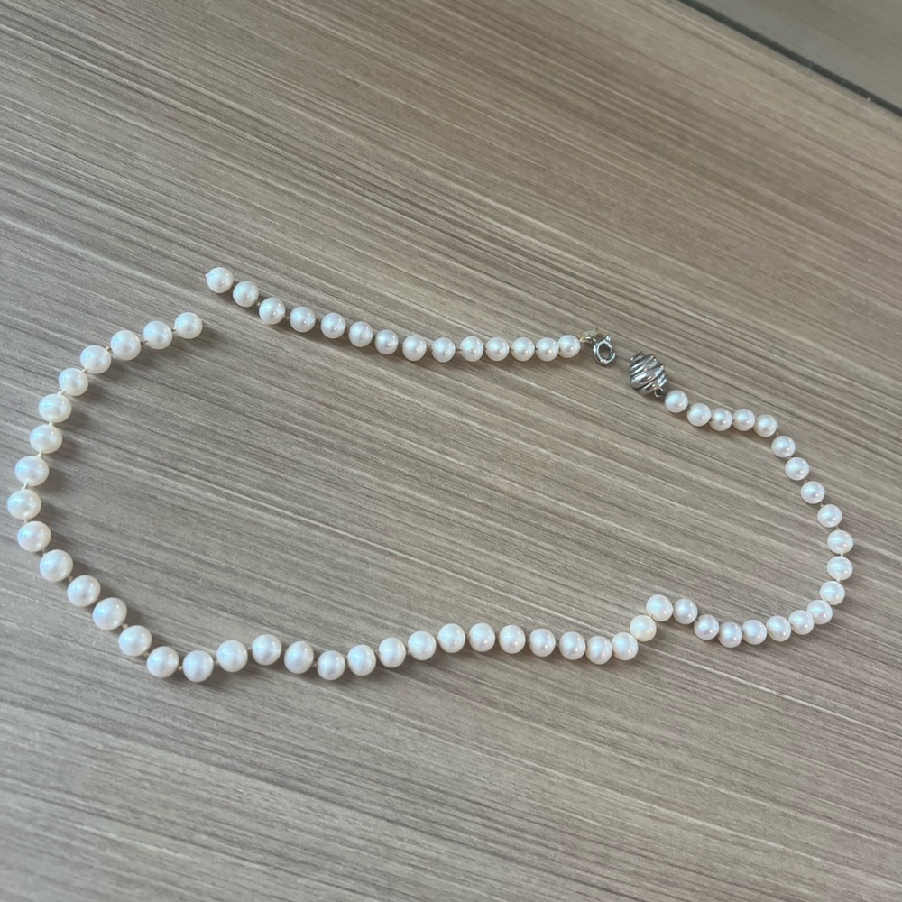 Authentic River Pearl necklace (broken)